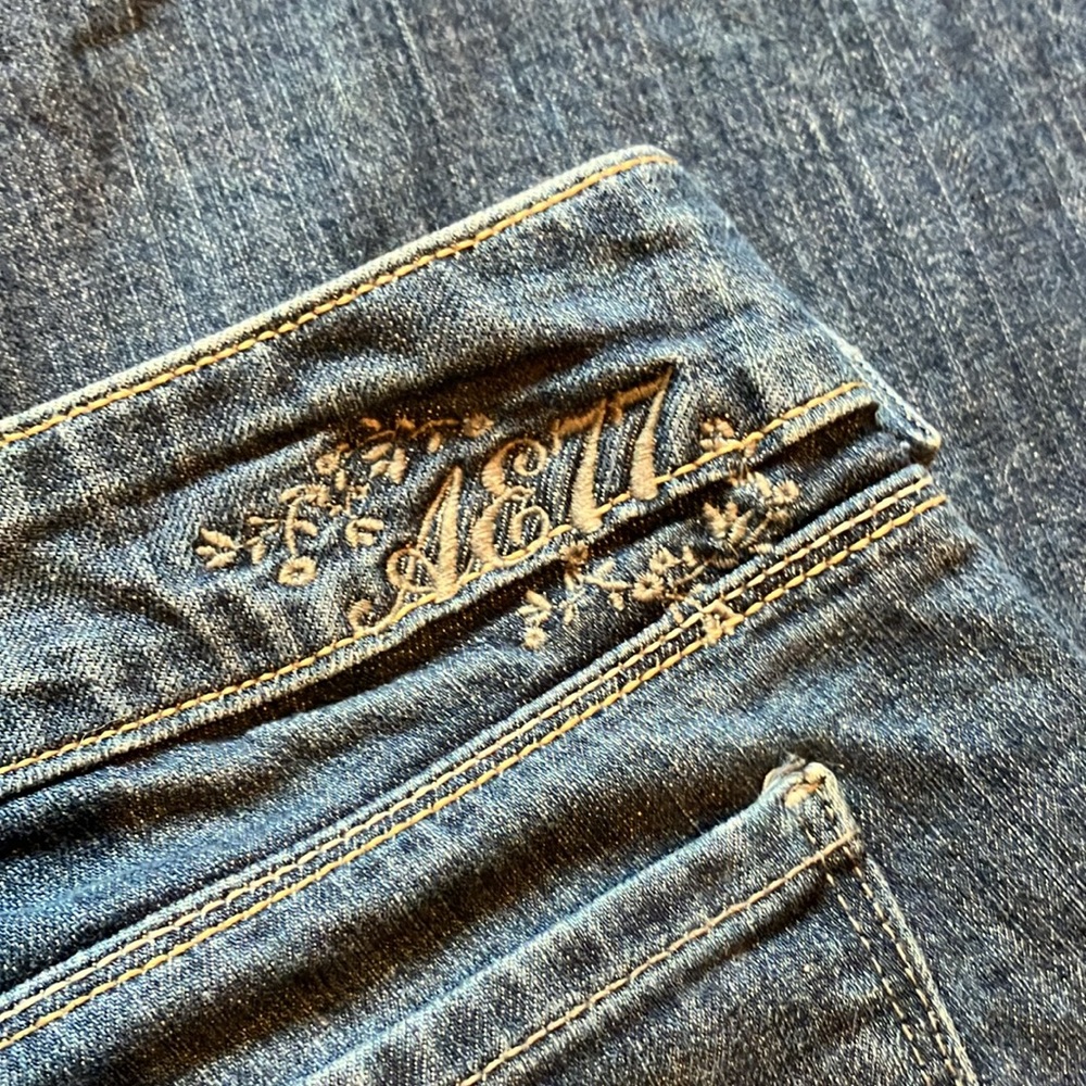 American Eagle Women’s Low Rise Bootcut Jean, Size 10 - Picture 2 of 8